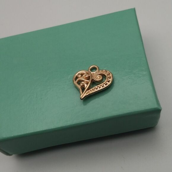 Abstract scroll heart charm - Picture 2 of 2